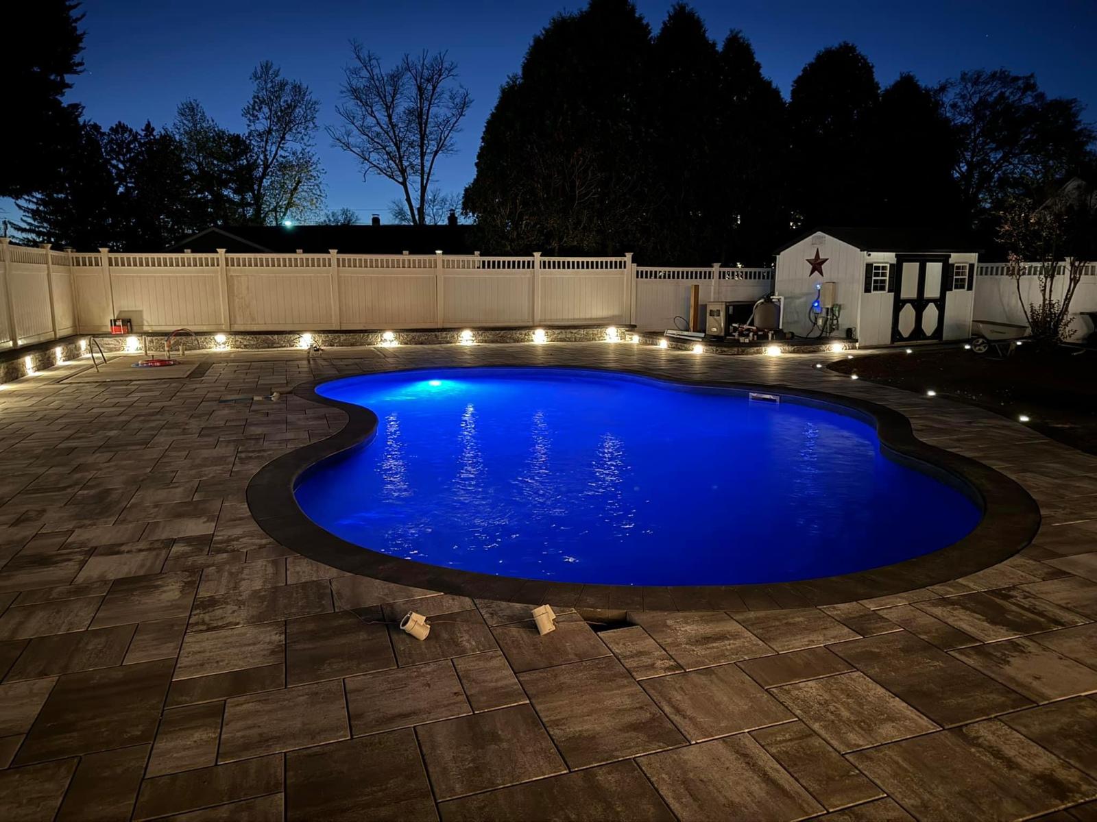 Custom swimming pool design, luxury backyard pool and professional pool builder services in USA